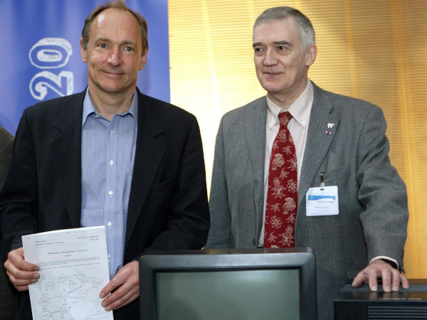 Tim Berners-Lee (kiri) dan Robert Cailliau (kana) 